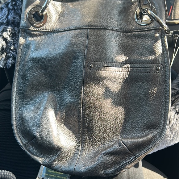 B MAKOWSKY SILVER METALLIC LEATHER CROSSBODY BAG  was $50 flaws p4 - Picture 5 of 14